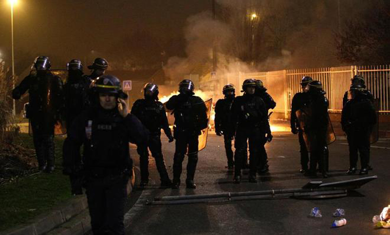 Al menos 37 detenidos en nuevos disturbios en la periferia de París