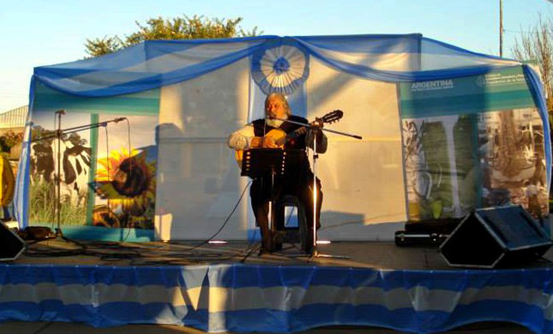 El “gorrión” Sidera: la historia de un cantor