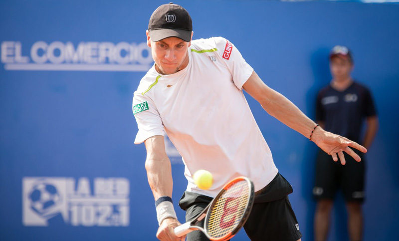 Renzo Olivo avanza con paso arrollador en el ATP de Quito