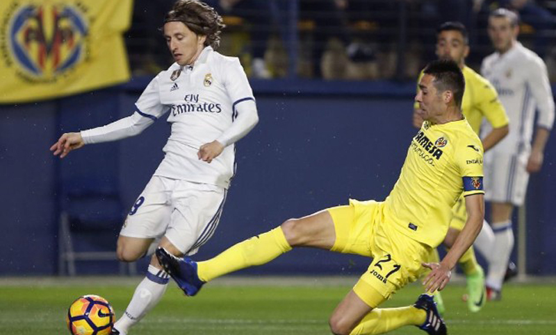 Real Madrid reaccionó a tiempo, ganó y es líder de la Liga española
