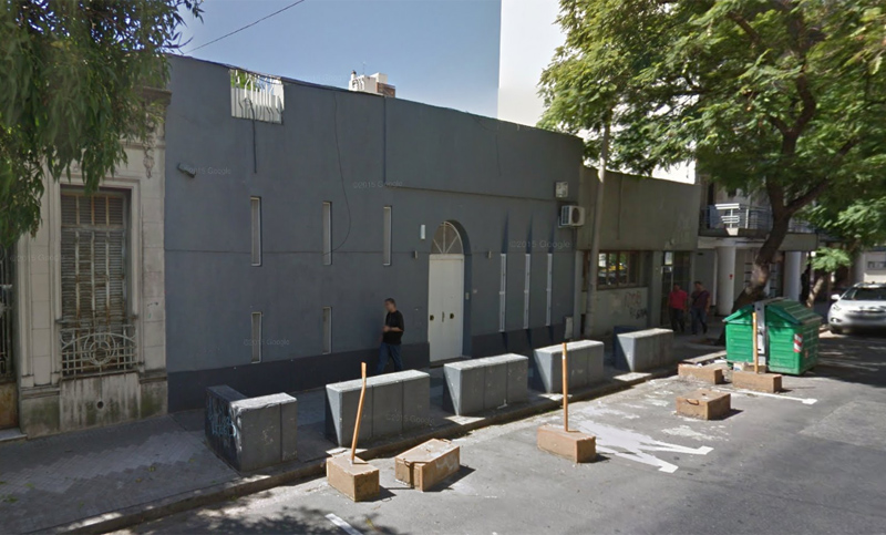 Preocupación y alarma en la puerta de una sinagoga