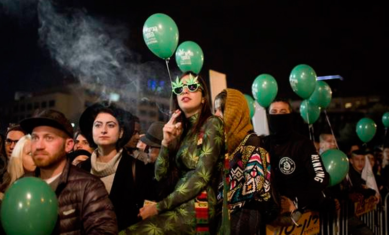 Masiva marcha en Israel por la despenalización de la marihuana