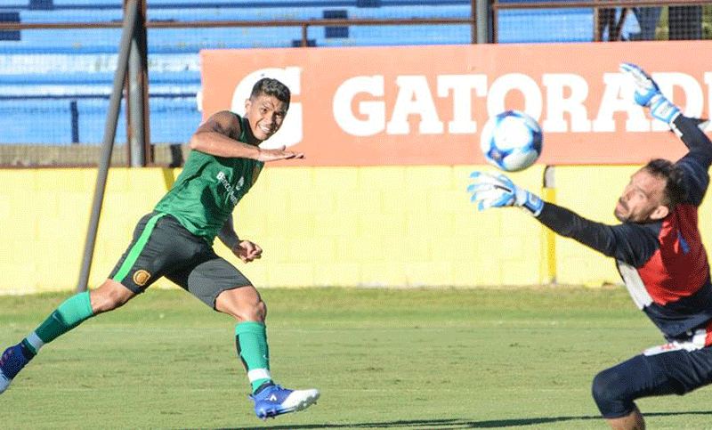 Mientras se cierra el último refuerzo, Montero ya piensa en el equipo