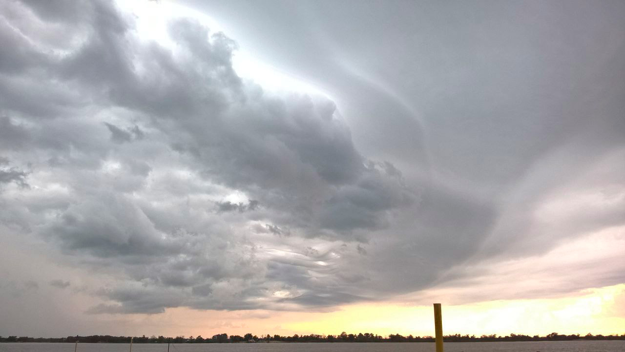 Un cielo revuelto y se avecina la tormenta…