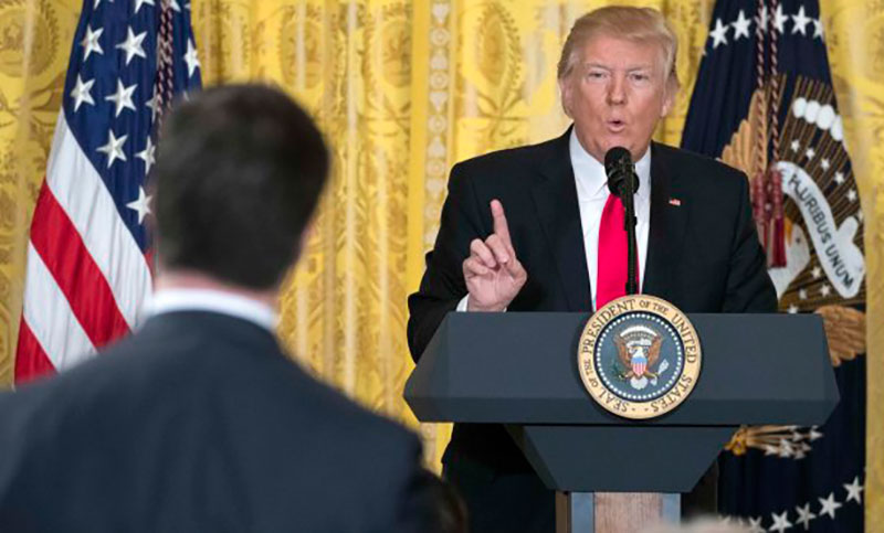 Trump acusó a los medios de comunicación de ser «los enemigos del pueblo»
