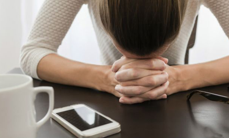 Cómo evitar los problemas de salud causados por el uso de celulares