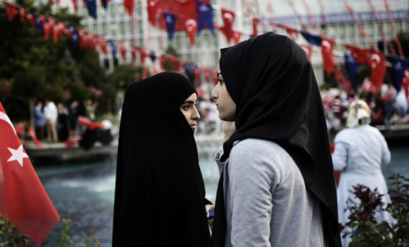 Turquía elimina prohibición del velo islámico en las Fuerzas Armadas