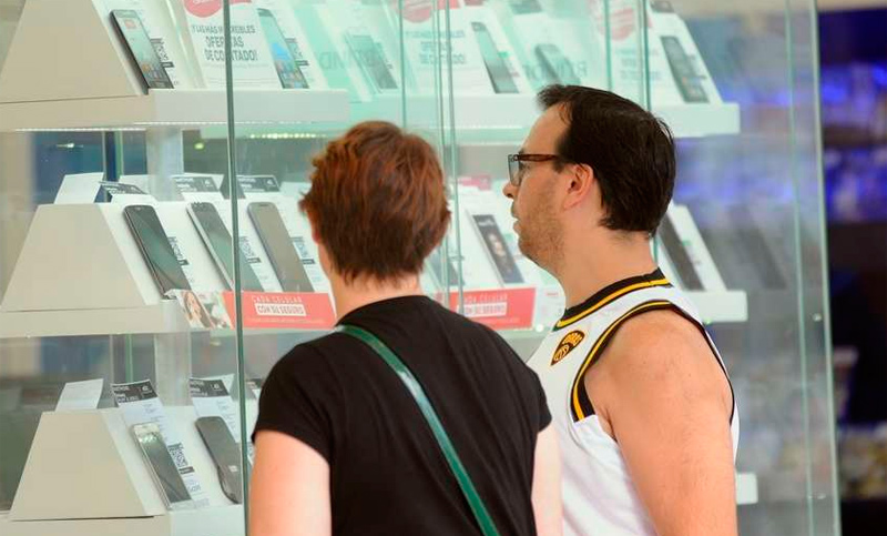 Las ventas minoristas cayeron 2,5% en enero
