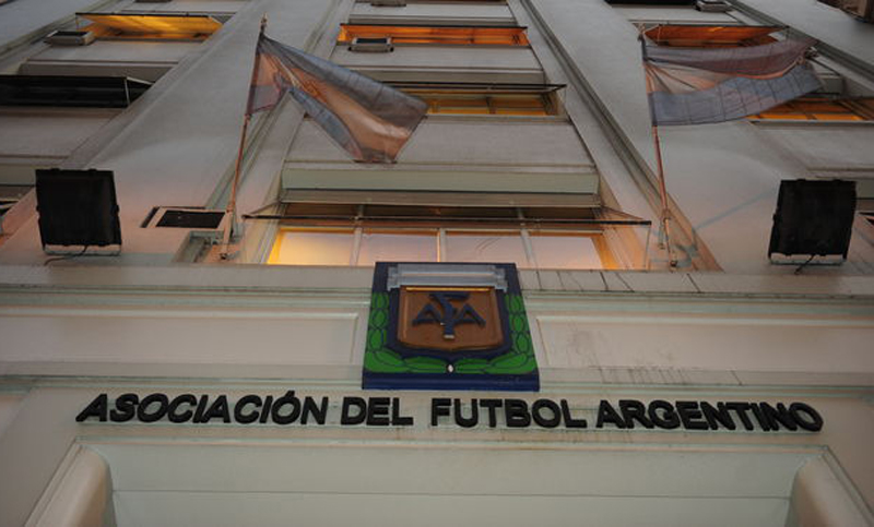 La AFA prometió crear una secretaría de contención para menores
