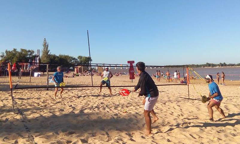 El beach tennis de Rosario llega al balneario La Florida