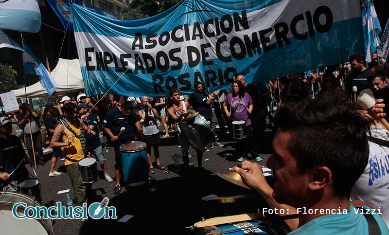 La multitudinaria movilización de la CGT en imágenes, con presencia de gremios locales
