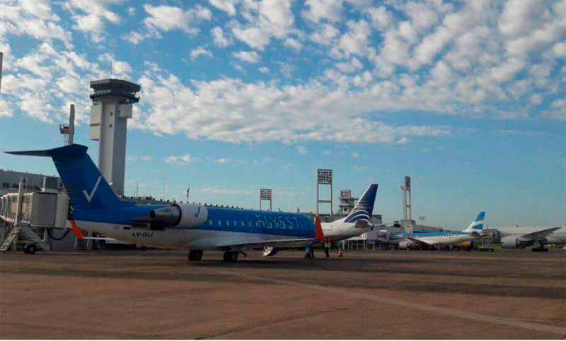 Empresa española presentó avión que unirá Rosario con otros destinos