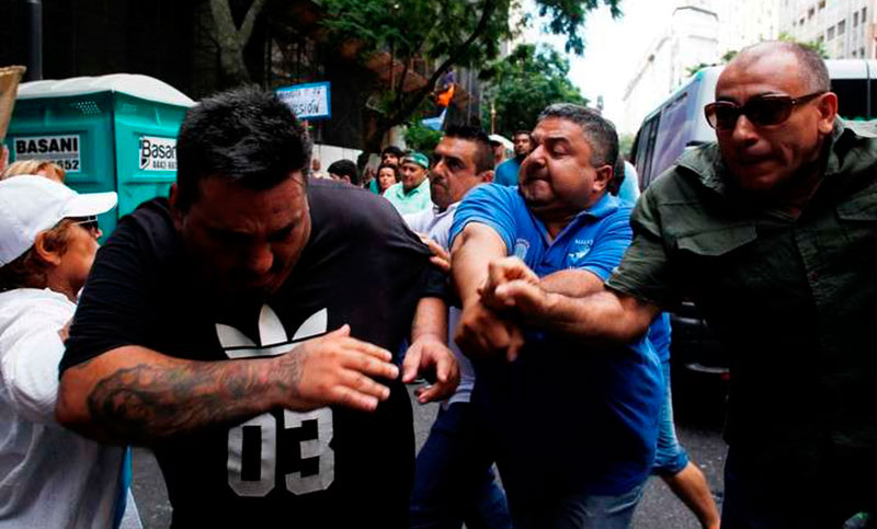 Macri presionó a la cúpula de la CGT para bajar el tono de la protesta gremial