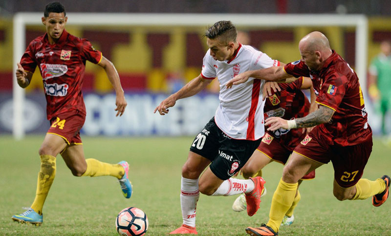 Huracán sufrió una dura derrota en el debut de la Sudamericana