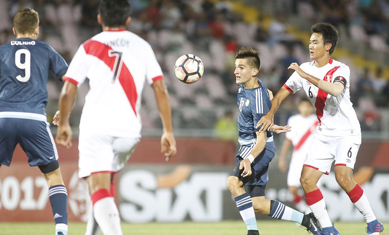 Argentina buscará un triunfo para no quedar eliminada
