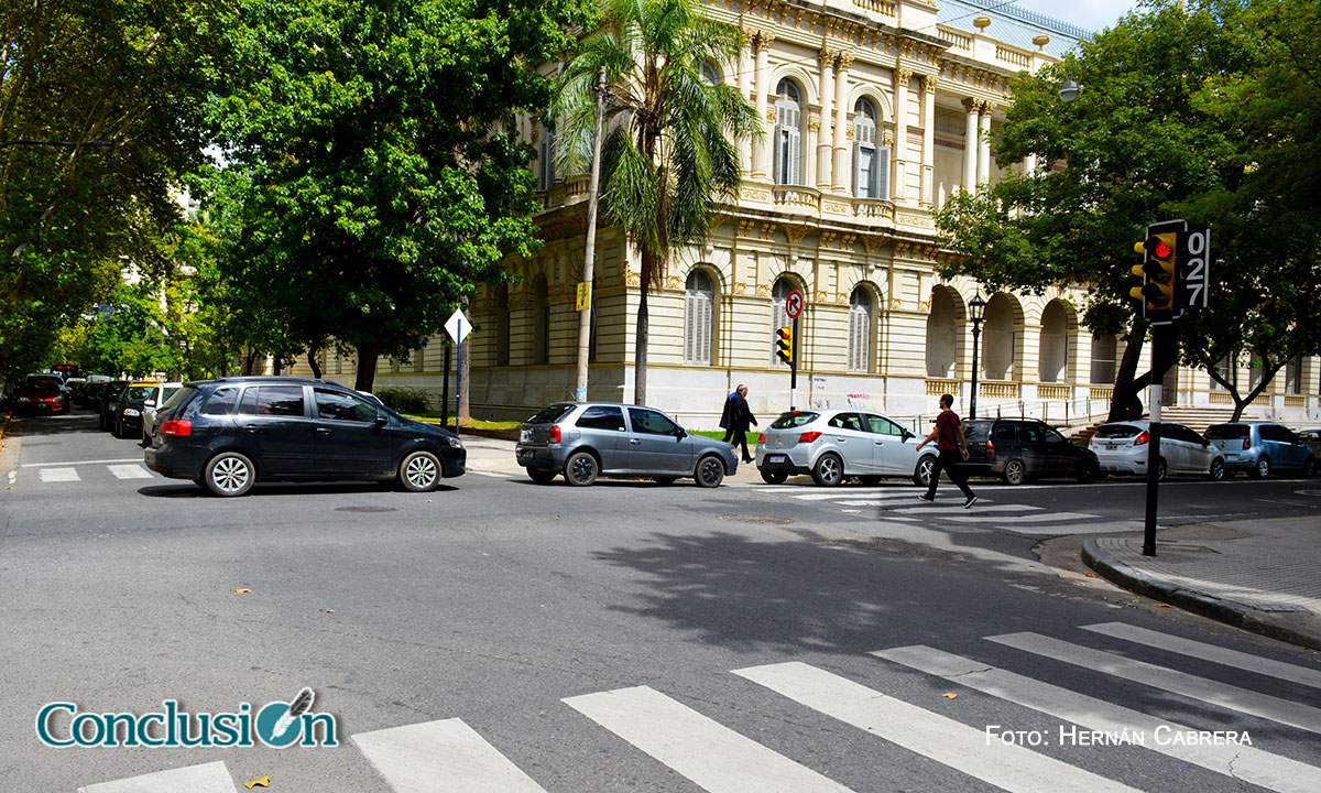 Una postal típica de las calles rosarinas…