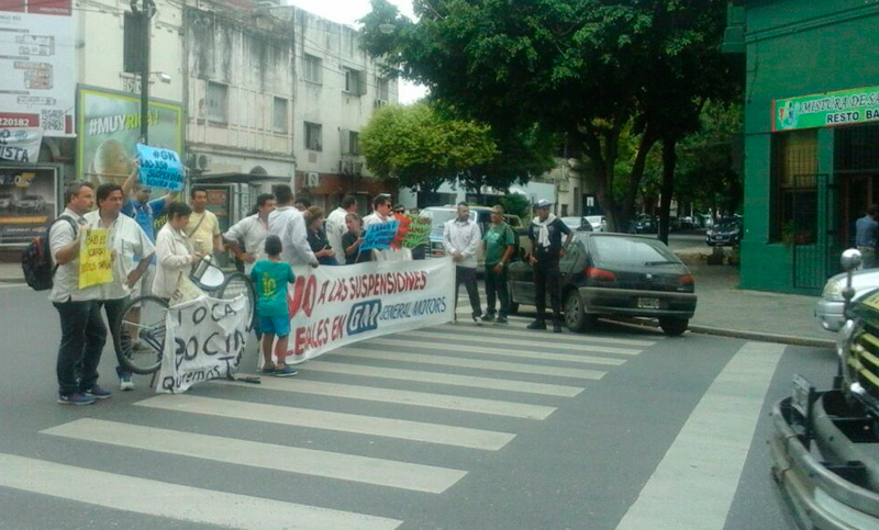 Trabajadores suspendidos de General Motors amenazan tomar el Ministerio