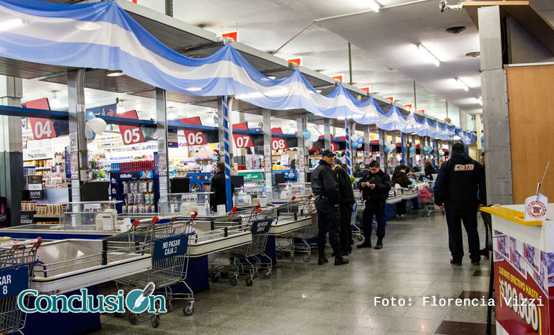 La Justicia rechazó un pedido para que Coto y Carrefour no abran los domingos