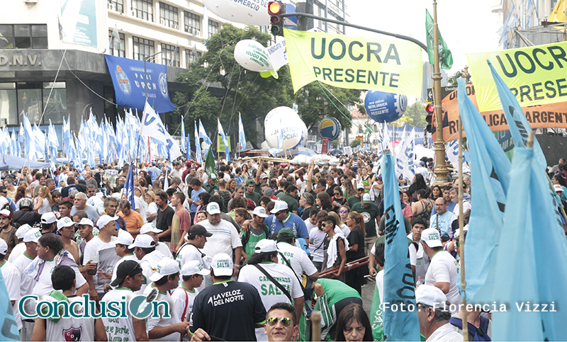 La CGT, las CTA y movimientos sociales marchan a Plaza de Mayo contra el ajuste