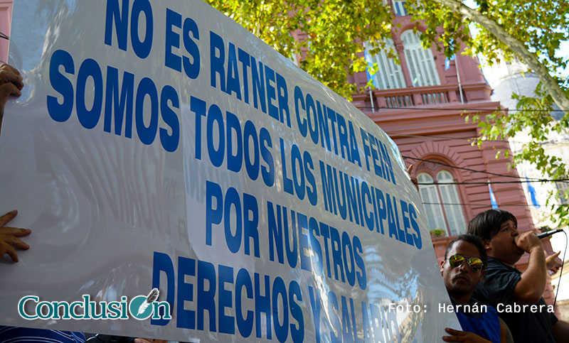 Marcha de trabajadores municipales a la Plaza 25 de Mayo