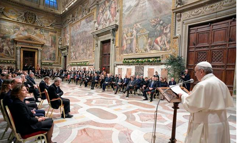 Papa Francisco: «La Unión Europea corre el riesgo de morir si pierde ideales»