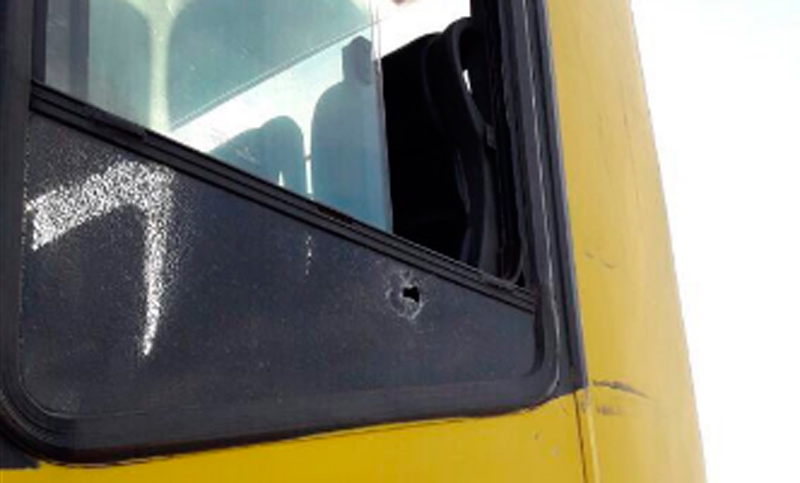 Pasajero de colectivo sufrió una herida de bala en ataque a camioneta policial