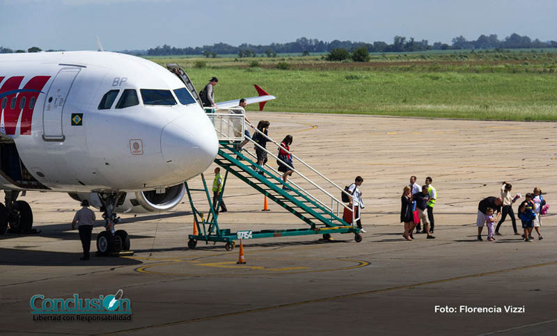 Vuelos de Salta y Bariloche, demorados por arreglos en el aeropuerto de Fisherton