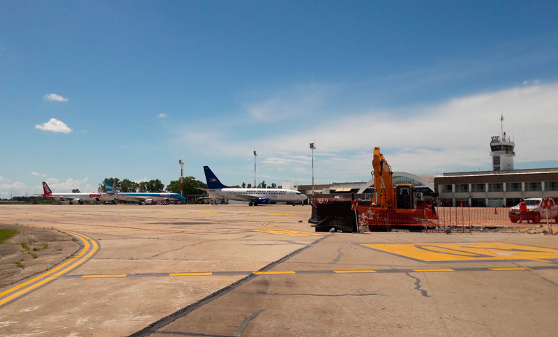 Aeropuerto: iniciaron obras de demolición y reconstrucción en calle de rodaje