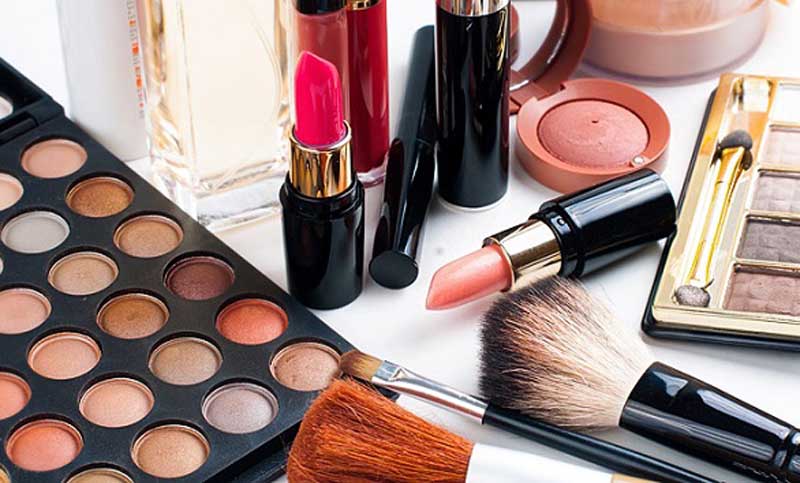 La Anmat confirmó la prohibición de 17 productos cosméticos