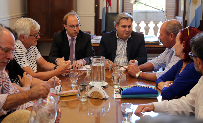El gobierno realizó una nueva oferta salarial a ATE y Upcn, con un incremento leve