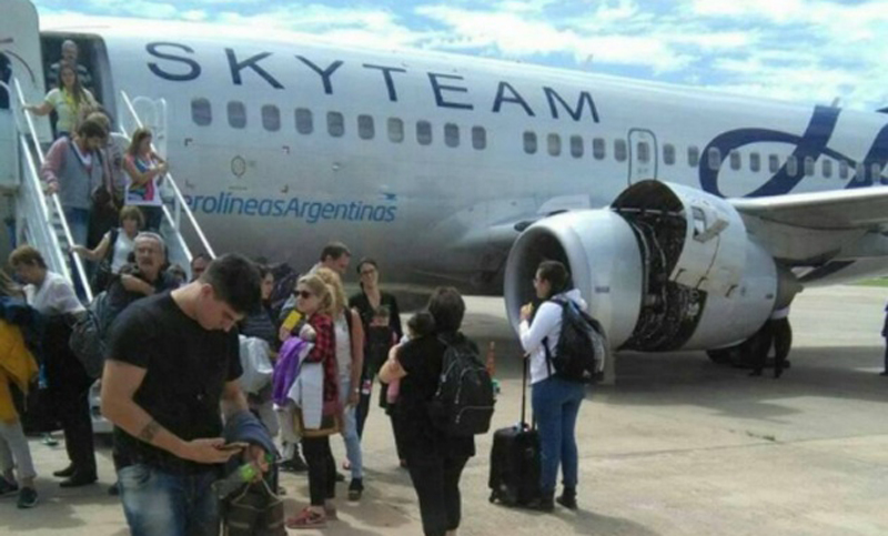 Avión de Aerolíneas aterrizó de emergencia en Córdoba a poco de su despegue