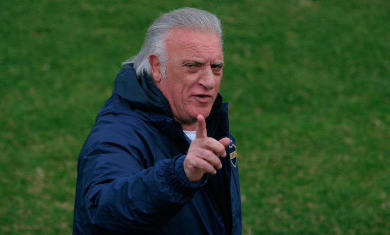El ex entrenador Alfio Basile fue internado por un episodio vascular leve