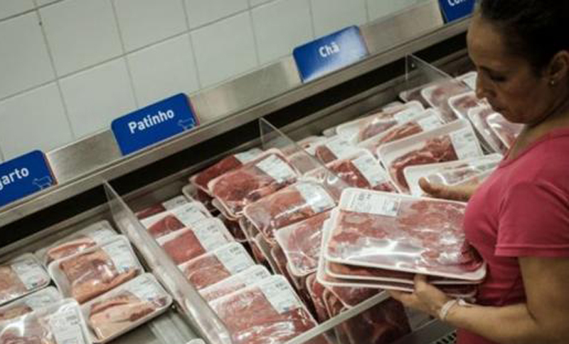 Comisario europeo solicita a Brasil que solucione los problemas de carne podrida