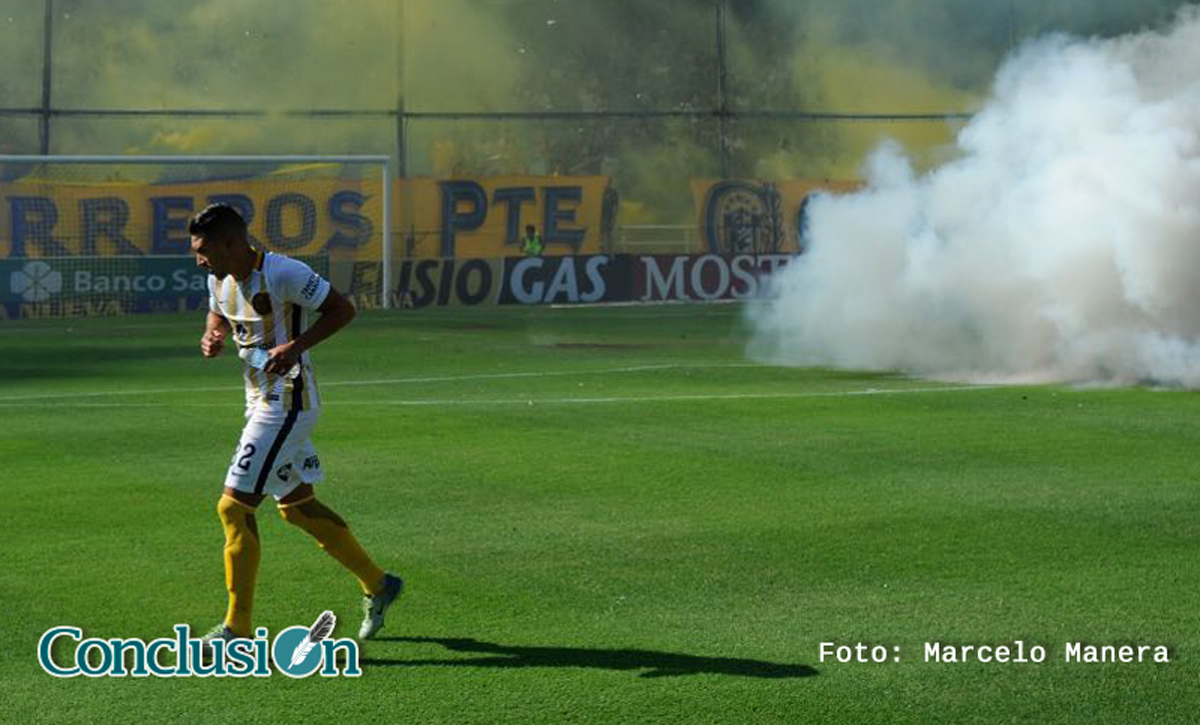Las bombas de estruendo sacudieron al campo de juego del Gigante