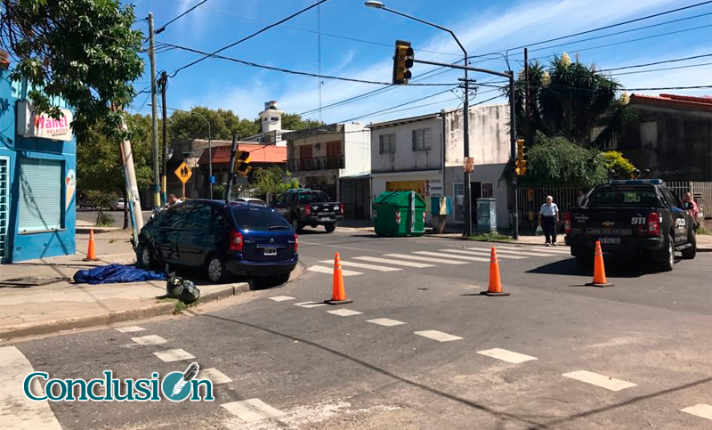 Un hombre falleció tras chocar con una columna en la zona norte