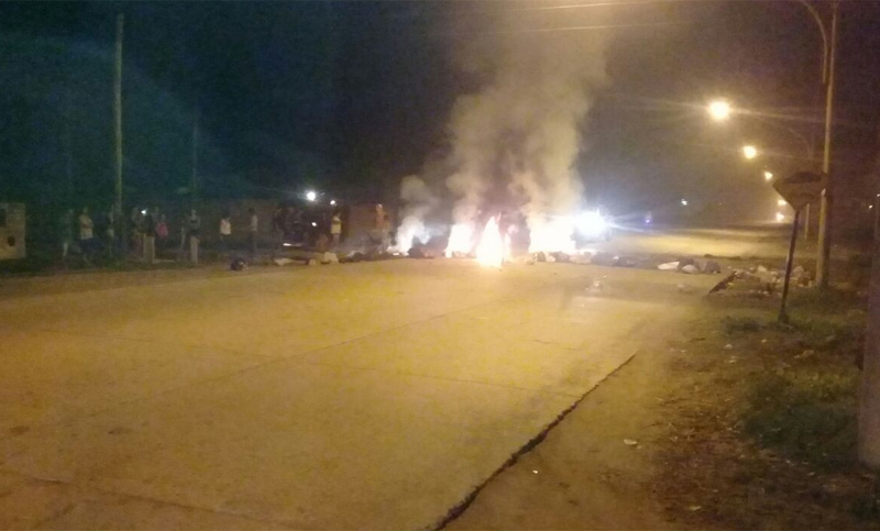En Santa Fe vecinos coparon comisaría para liberar a un detenido