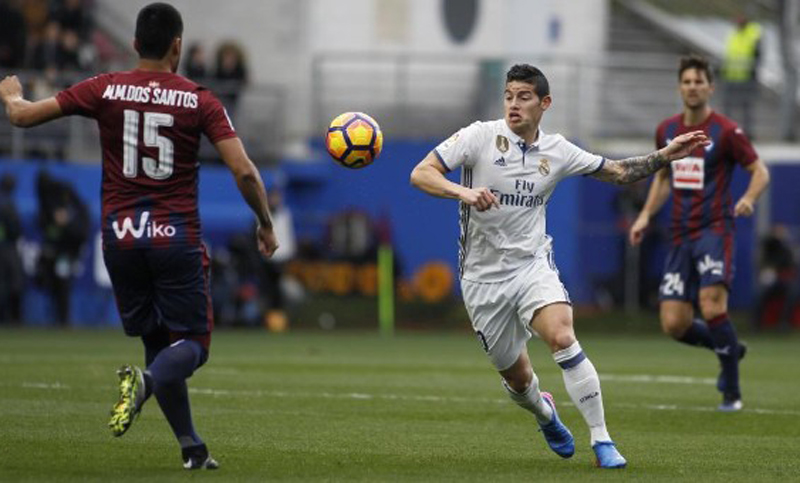 Real Madrid goleó y sigue arriba en la liga española