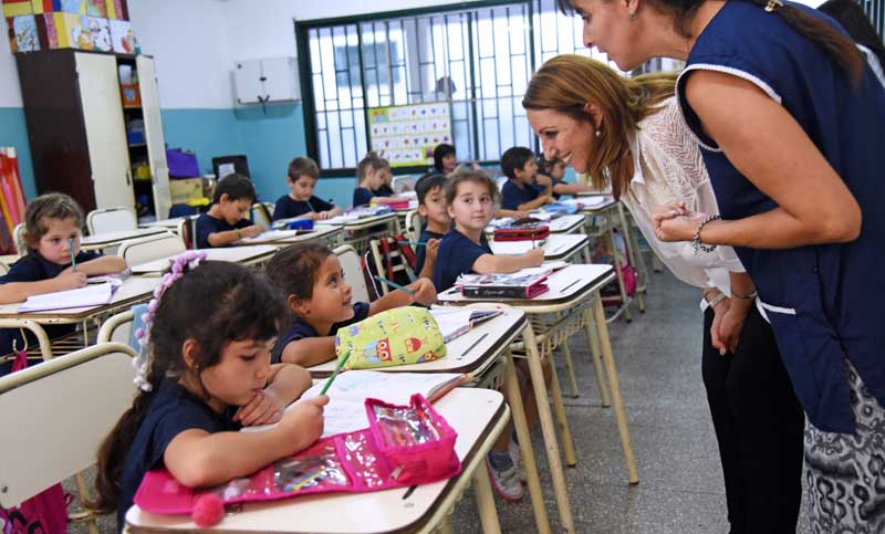 La Escuela Nº 90 recibió a la intendenta tras refaccionar sus instalaciones