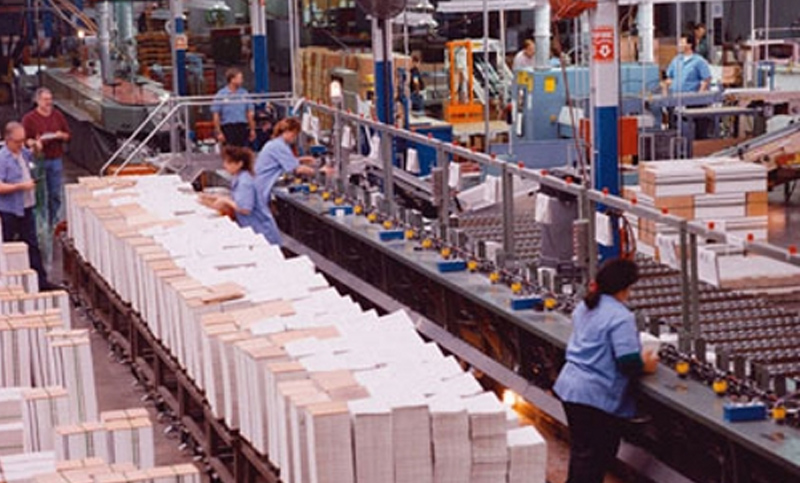 La producción industrial cayó un 9,5% en febrero, según Fiel