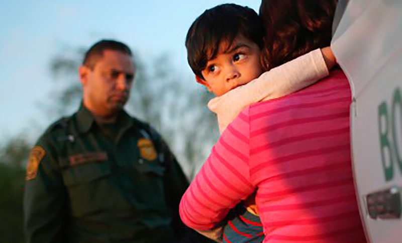 EEUU estudia separar de sus padres a los niños que crucen la frontera sin papeles
