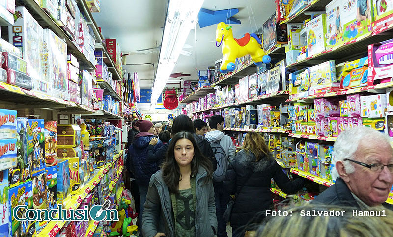 «Acomodar el Día del Niño junto al Día del Padre es un daño grave al comercio»