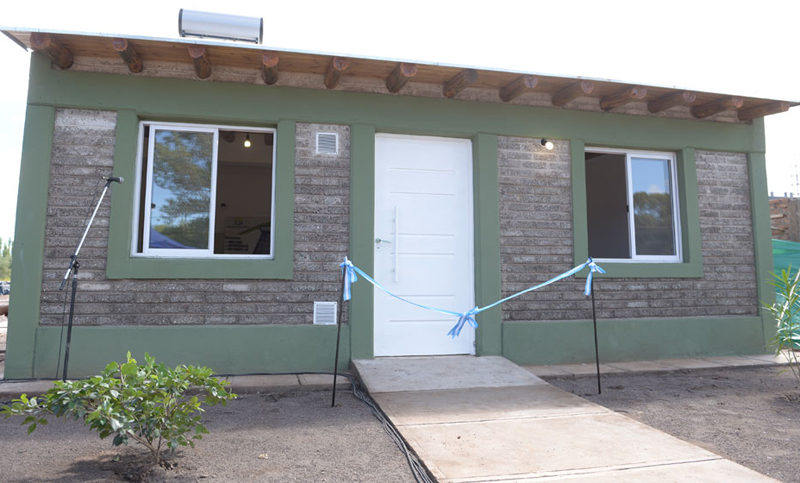 Mendoza: se inauguró la primera casa construida con ladrillos PET