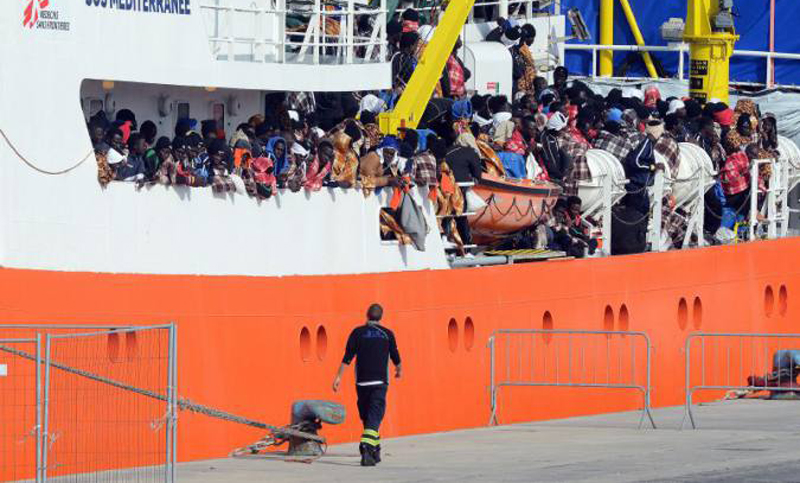 Unos 146 migrantes desaparecidos en un naufragio en el Mediterráneo
