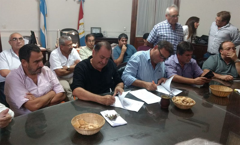 Se firmó el acuerdo entre los gremios de municipales y los municipios