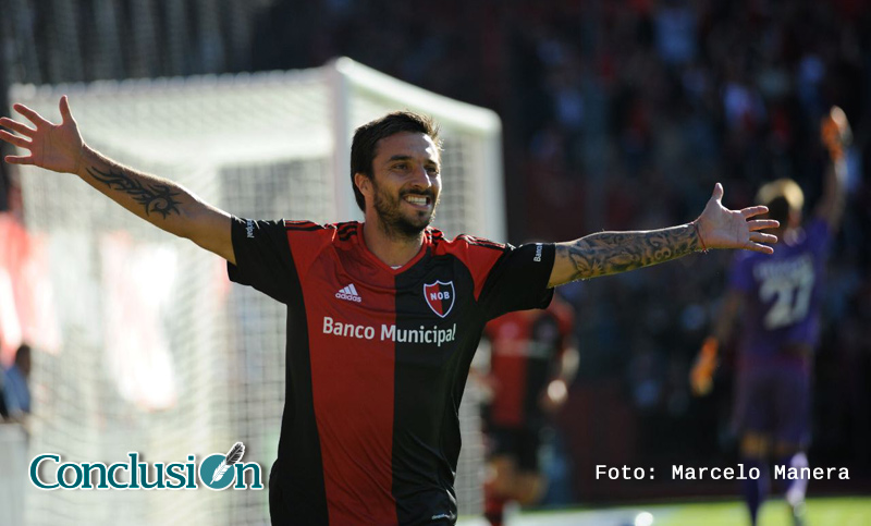 Scocco festejó su primer triplete con la camiseta de Newell’s