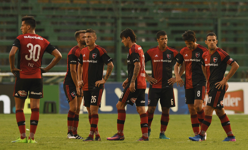 Newell’s cayó en su visita a Defensa y dejó pasar el tren a la cima