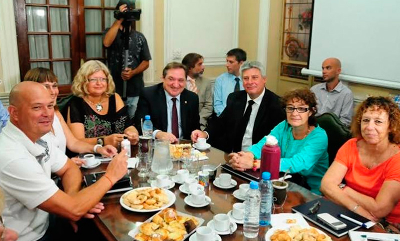 Represión en el Congreso, repudio y suspensión de paritaria docente en Santa Fe
