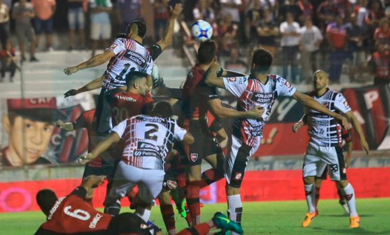 Newell’s rescató un valioso punto en Paraná y sigue prendido en la lucha