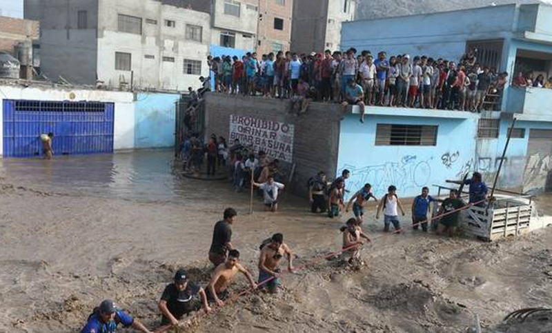 Perú: la mitad de la población vive en emergencia por el fenómeno del «Niño Costero»