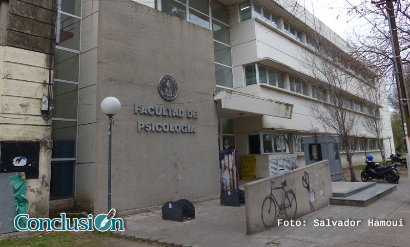 Ocho aulas, clausuradas por problemas edilicios en la Facultad de Psicología